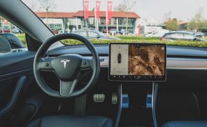 Tesla, araçlarında oyun oynama özelliğini kaldırıyor