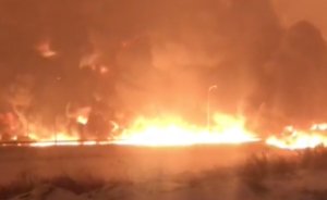 Petrol boru hattında patlama nedeniyle yangın çıktı