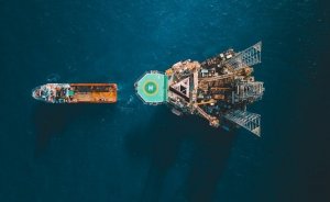 IEA, petrol talebinde düşüş öngörüyor