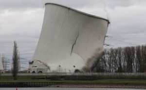Almanya’da Biblis NGS’nin ilk soğutma kulesi yıkıldı