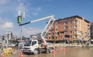 Toroslar EDAŞ, deprem bölgesinde elektrik altyapısını yeniden kurdu