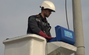 UEDAŞ ekibi arızalı direği yuvaya dokunmadan onardı