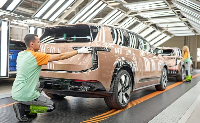 1787300895-skoda-nin-elektrikli-amiral-gemisi-suv-u-peaq-in-seri-uretimi-basladi-4.jpg