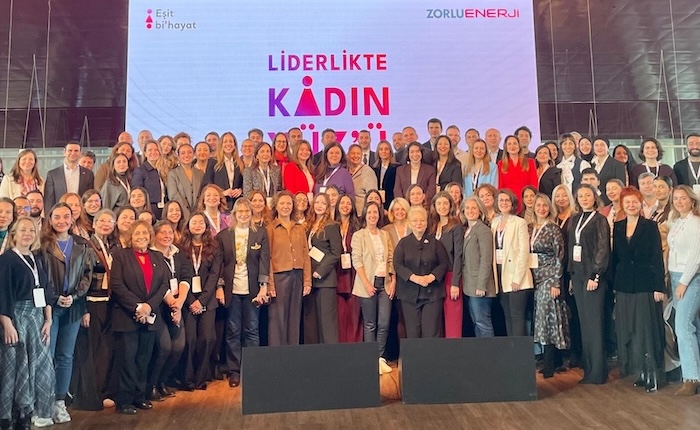 liderlikte-kadin-yuzu-toplu-001.jpeg